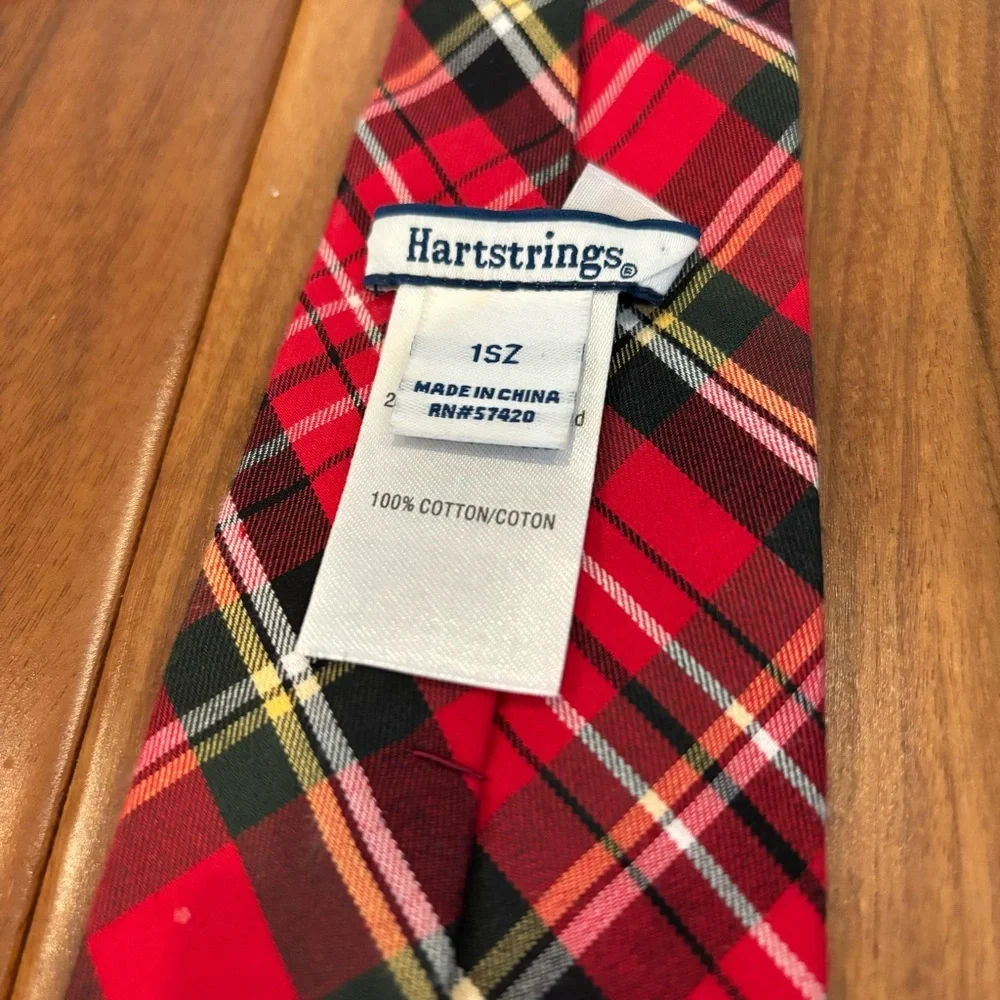 Like new, Boys easily adjustable zipper tie by Hartstrings